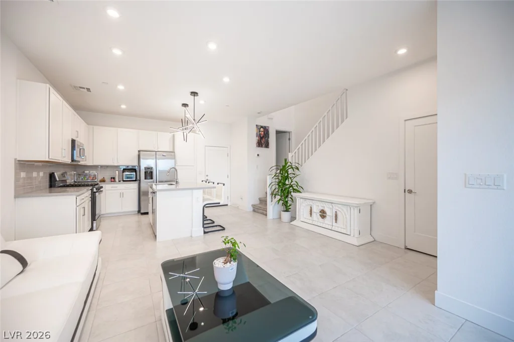 9828 Kings Glen, Las Vegas, NV 89141