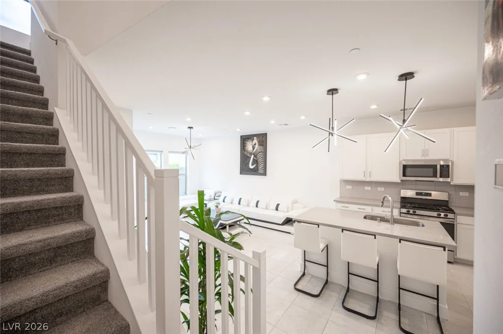 9828 Kings Glen, Las Vegas, NV 89141