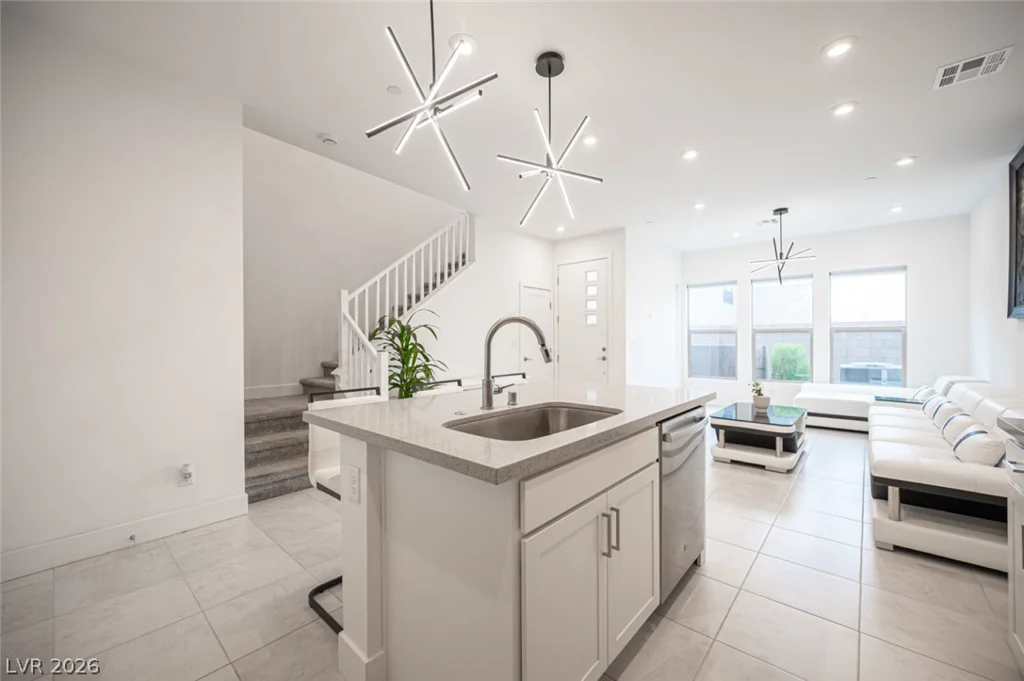 9828 Kings Glen, Las Vegas, NV 89141
