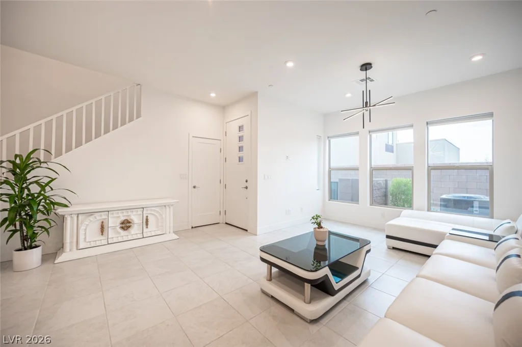 9828 Kings Glen, Las Vegas, NV 89141