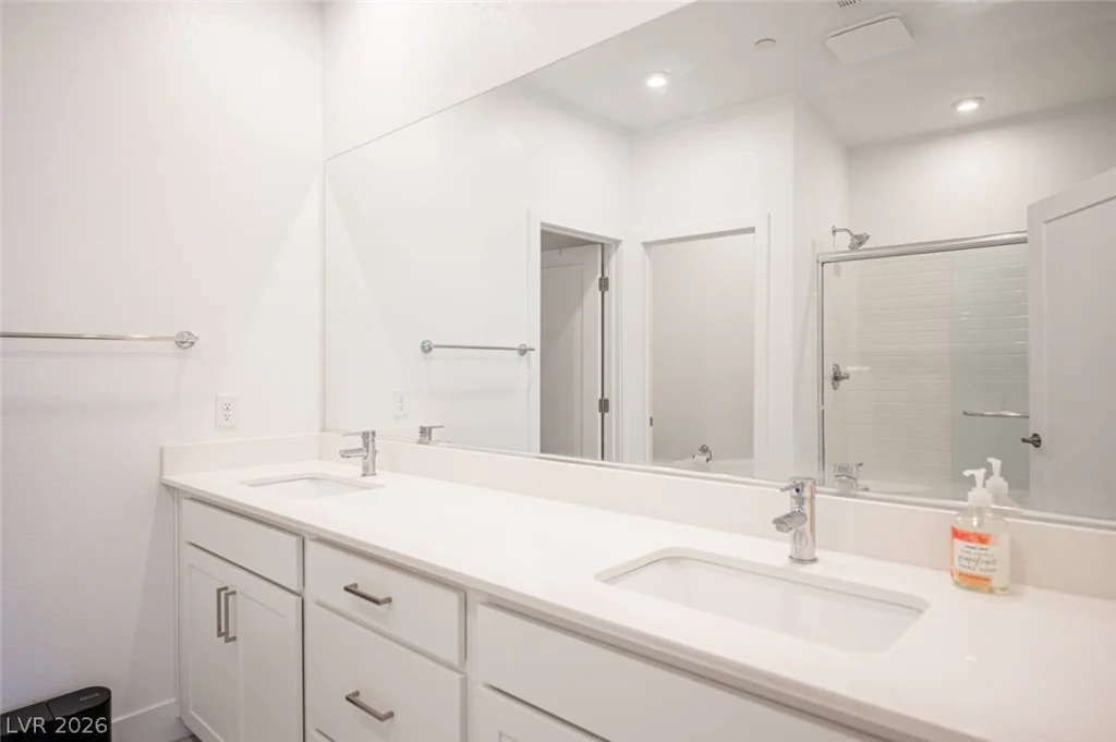 9828 Kings Glen, Las Vegas, NV 89141
