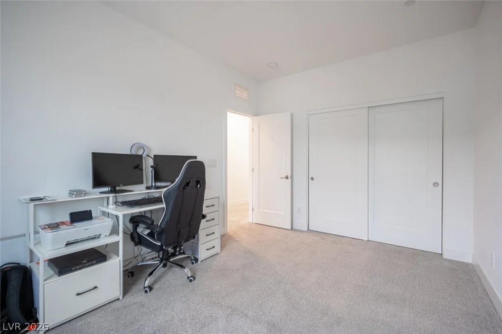 9828 Kings Glen, Las Vegas, NV 89141