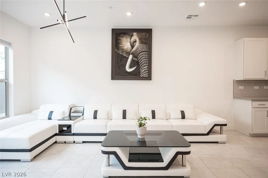 9828 Kings Glen, Las Vegas, NV 89141