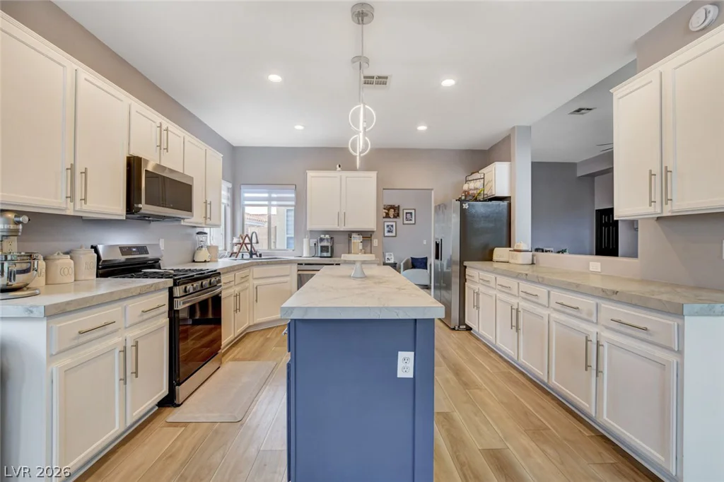 8284 Aurora Peak, Las Vegas, NV 89131