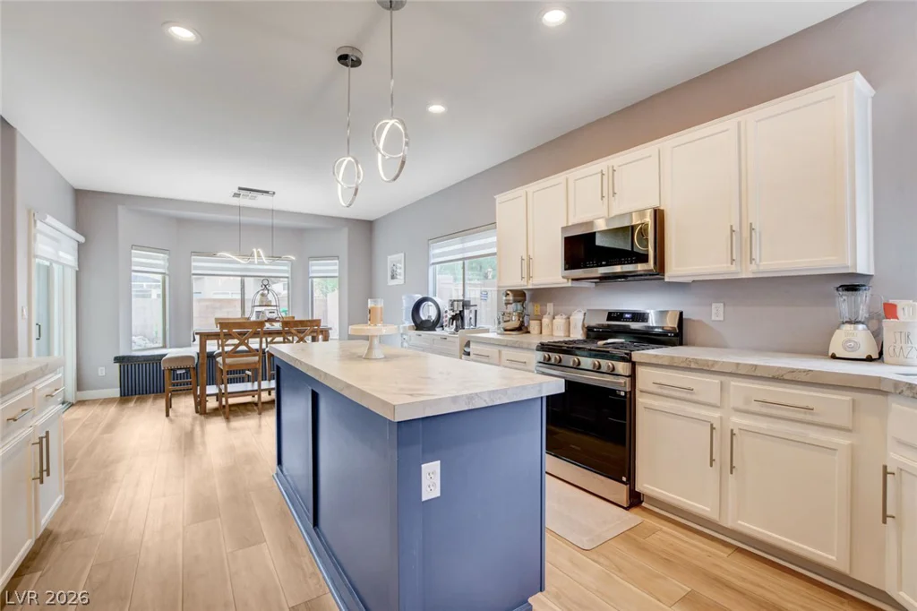 8284 Aurora Peak, Las Vegas, NV 89131
