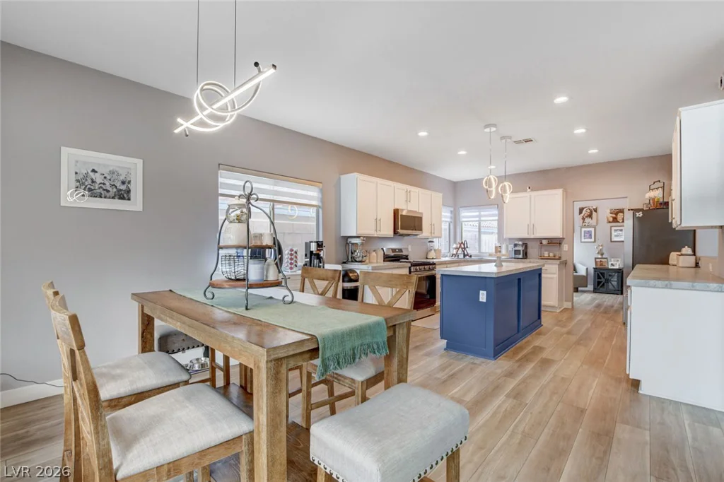 8284 Aurora Peak, Las Vegas, NV 89131