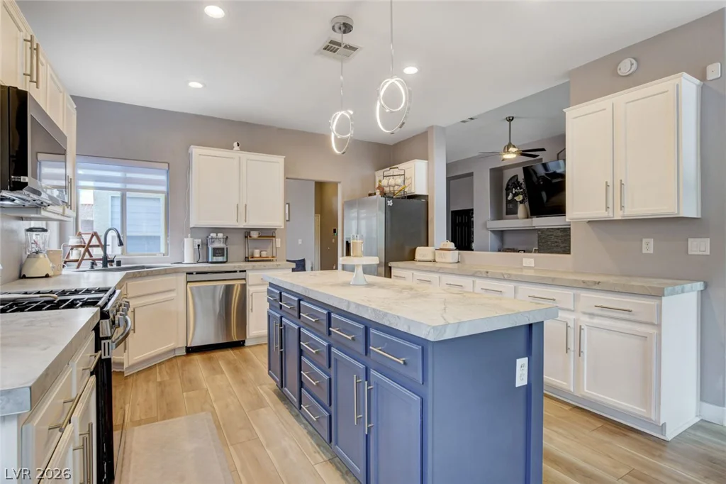 8284 Aurora Peak, Las Vegas, NV 89131