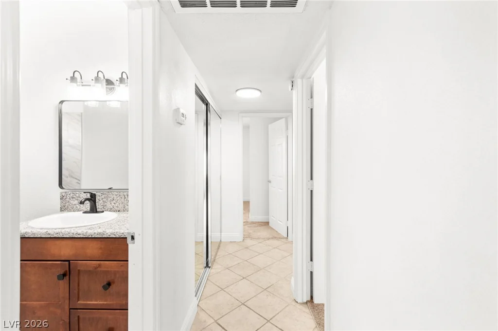 5193 Orinda, Las Vegas, NV 89120