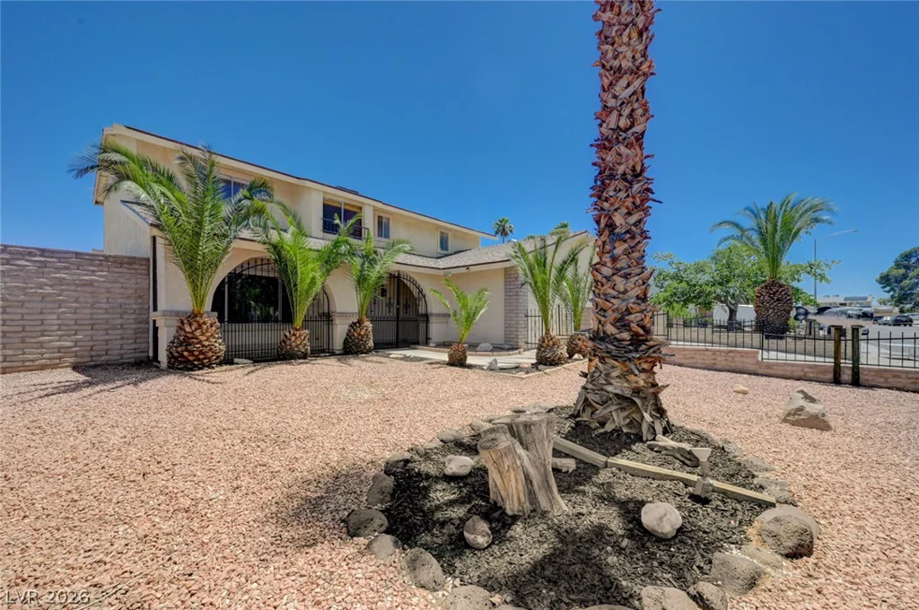 405 Davenport, Las Vegas, NV 89107