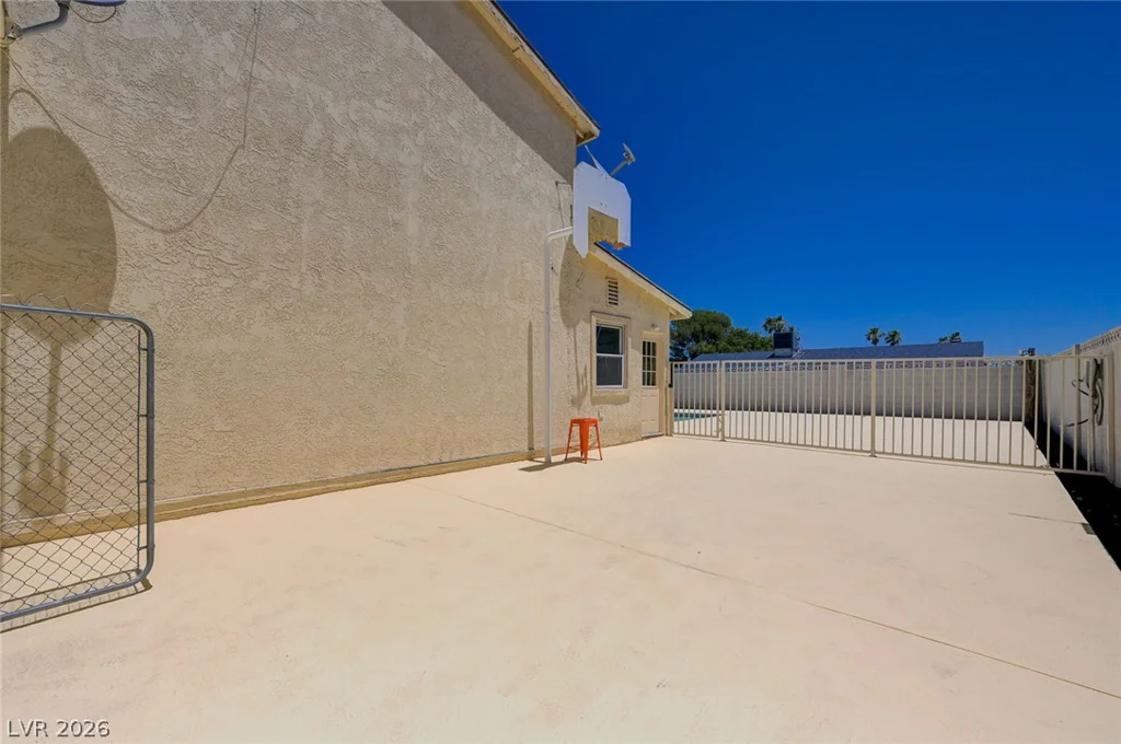 405 Davenport, Las Vegas, NV 89107