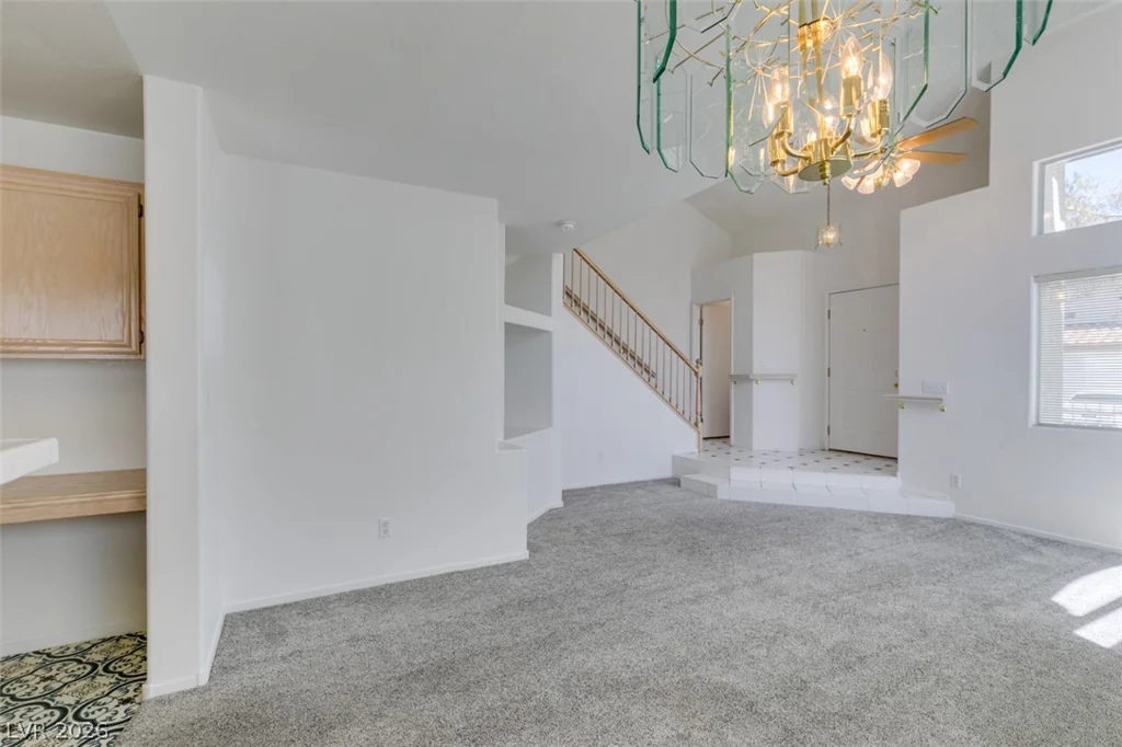 8012 Divine, Las Vegas, NV 89128