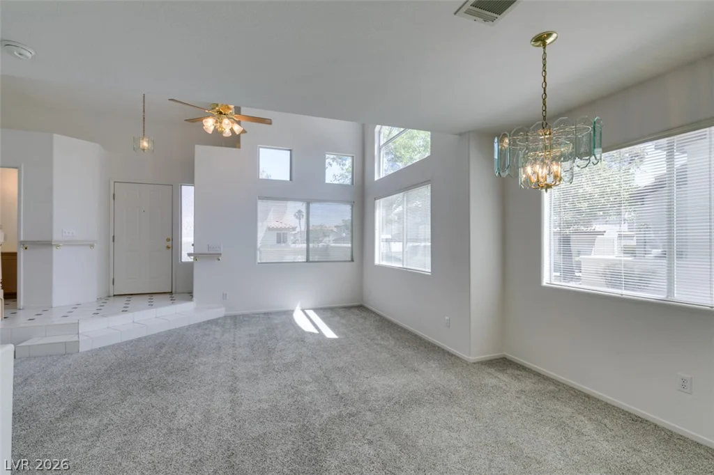 8012 Divine, Las Vegas, NV 89128