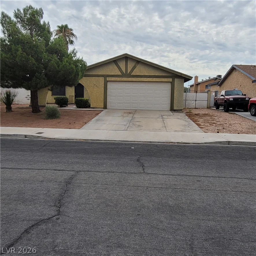 1841 Runningbear, Las Vegas, NV 89108