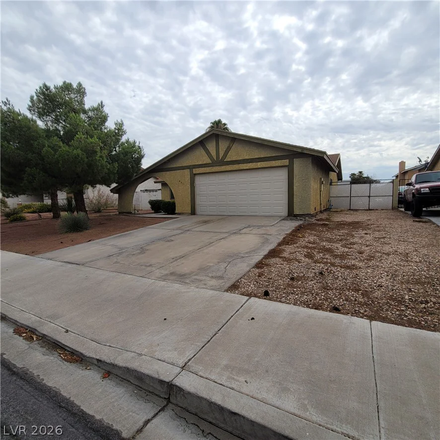 1841 Runningbear, Las Vegas, NV 89108