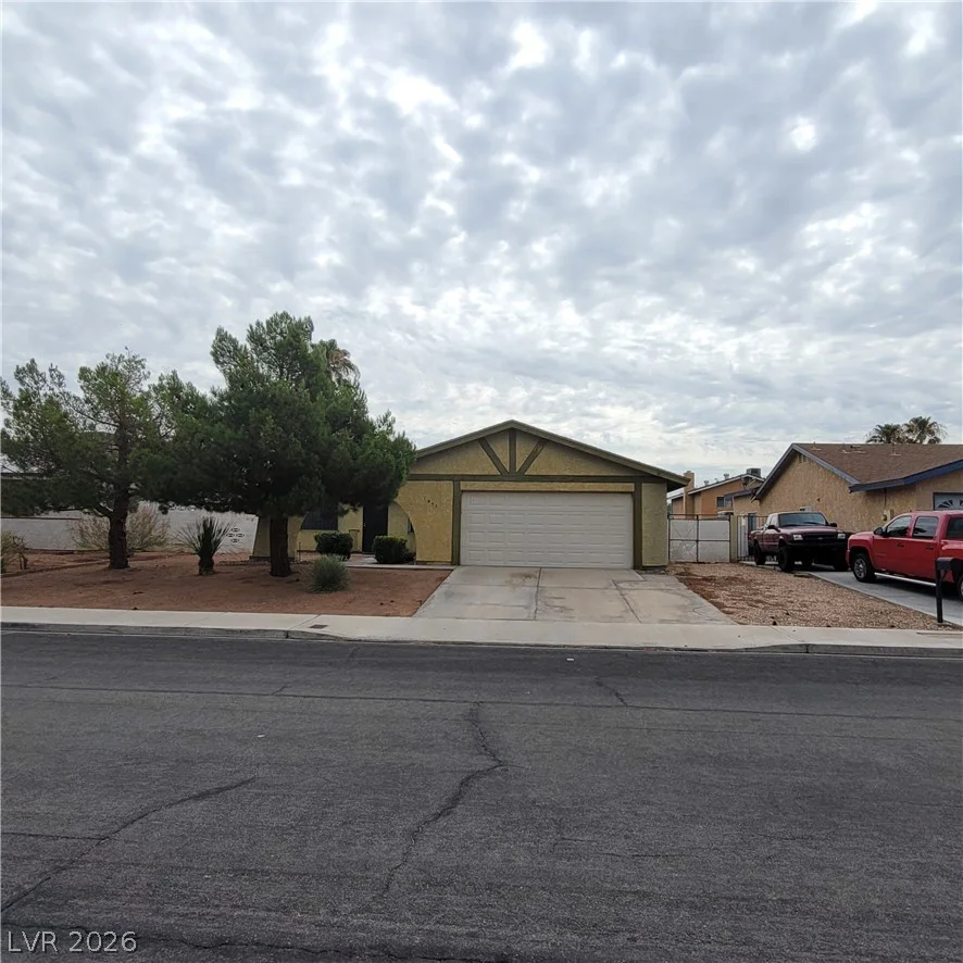 1841 Runningbear, Las Vegas, NV 89108