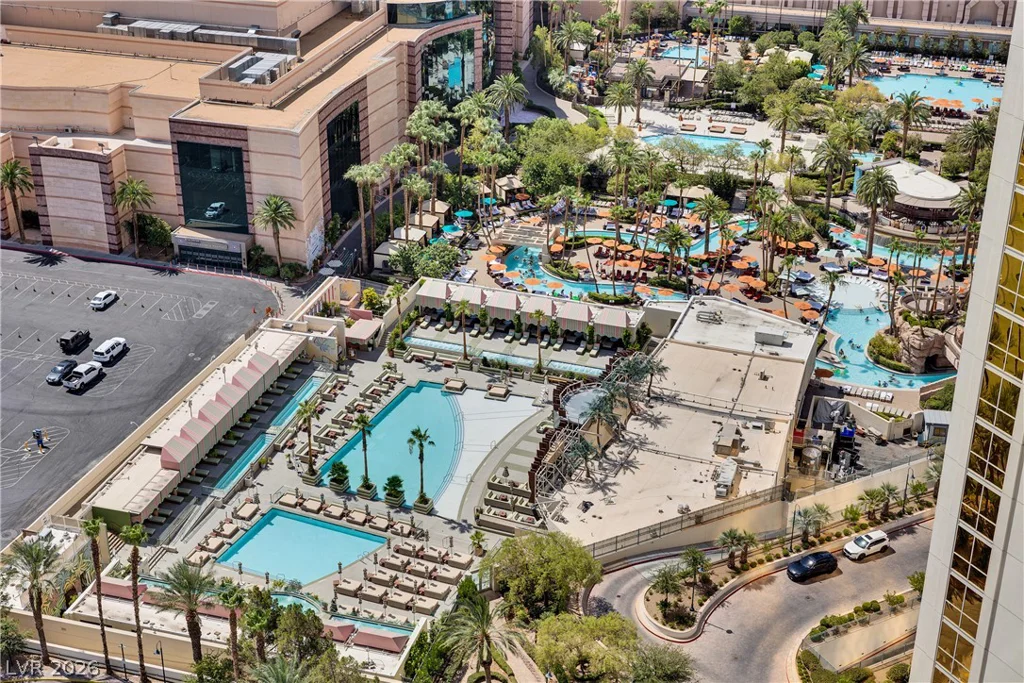 135 Harmon, Las Vegas, NV 89109