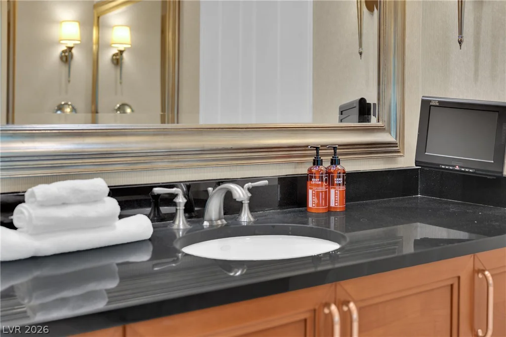 135 Harmon, Las Vegas, NV 89109