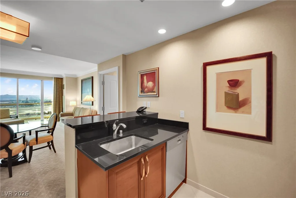 135 Harmon, Las Vegas, NV 89109