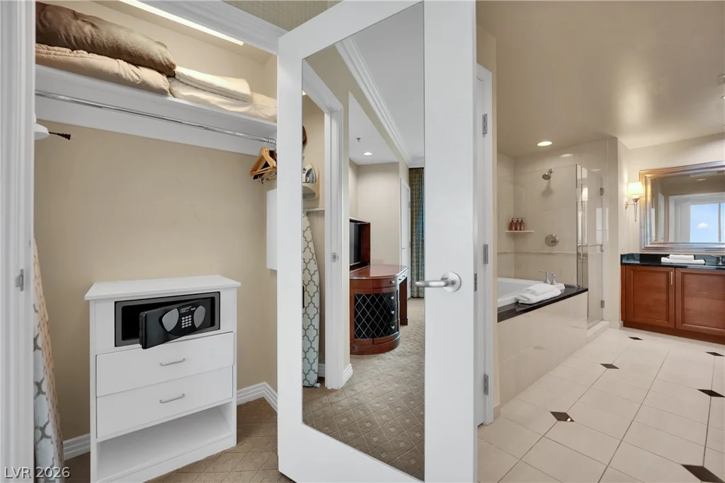 135 Harmon, Las Vegas, NV 89109
