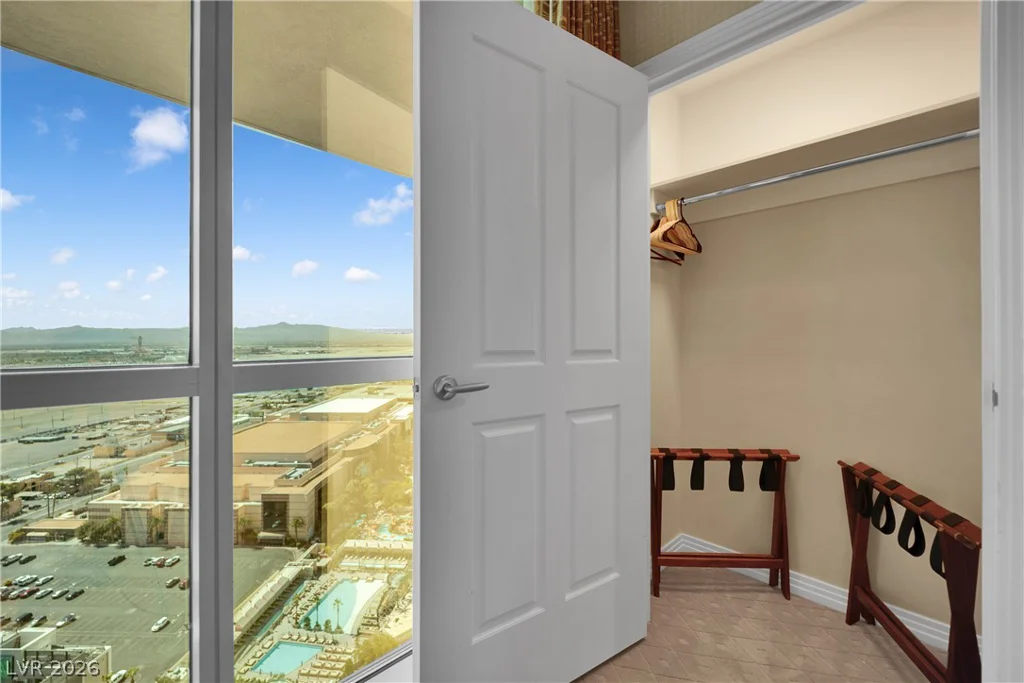 135 Harmon, Las Vegas, NV 89109