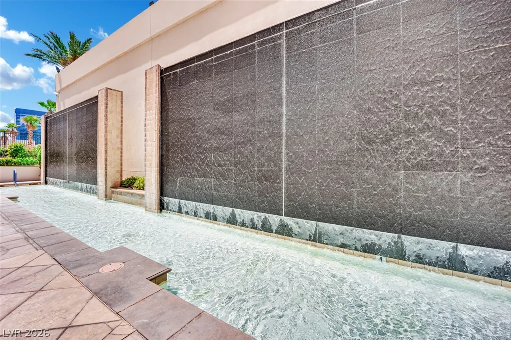 135 Harmon, Las Vegas, NV 89109