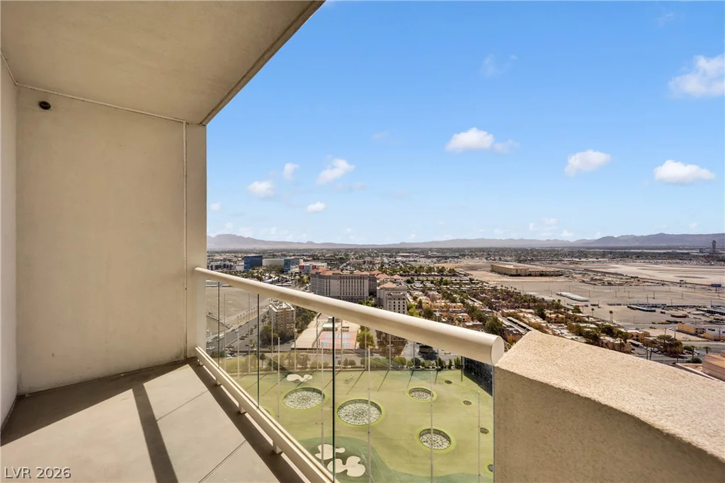 135 Harmon, Las Vegas, NV 89109