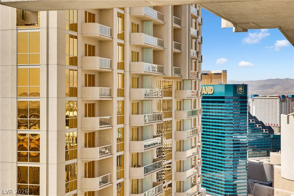 135 Harmon, Las Vegas, NV 89109