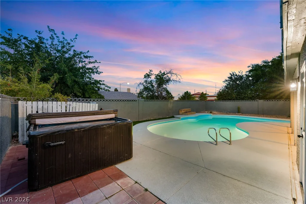 3990 Coolcrest, Las Vegas, NV 89103