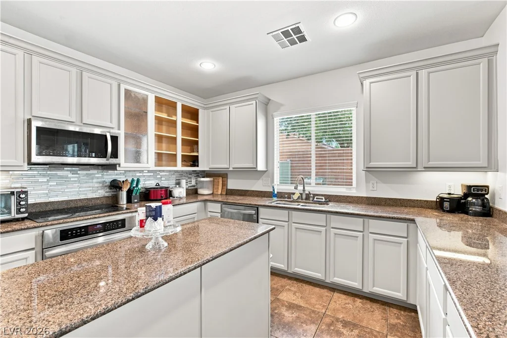 8051 Maple Park, Las Vegas, NV 89131