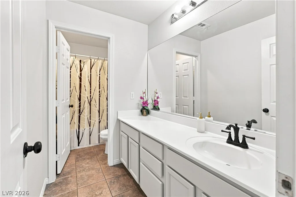 8051 Maple Park, Las Vegas, NV 89131