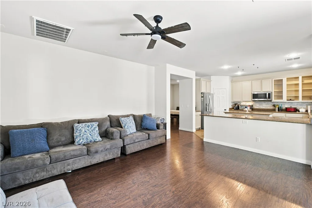 8051 Maple Park, Las Vegas, NV 89131