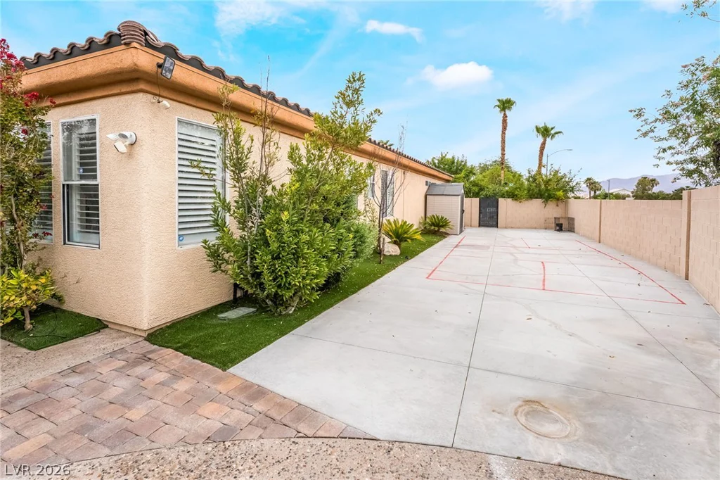 8101 Mountain Forest, Las Vegas, NV 89129