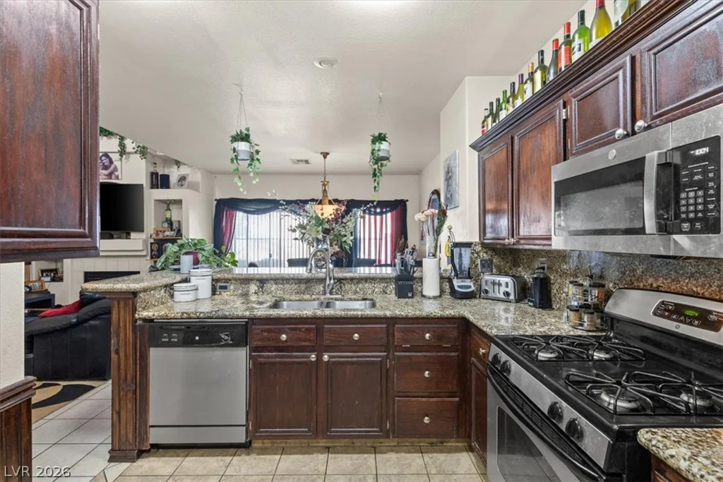 5267 Sunny Beach, Las Vegas, NV 89118