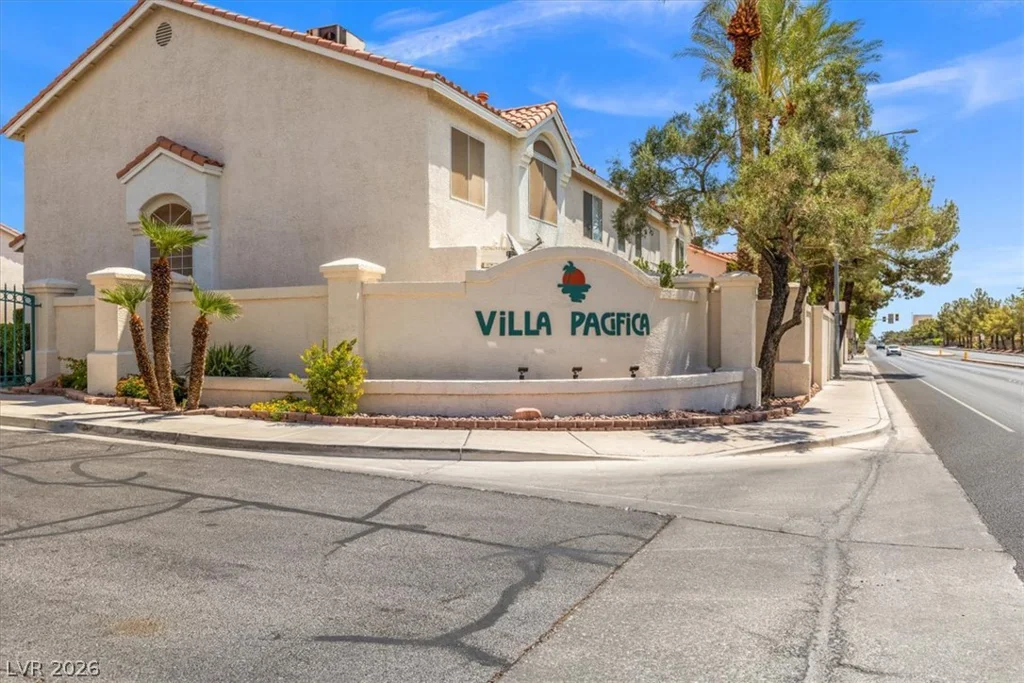 5267 Sunny Beach, Las Vegas, NV 89118