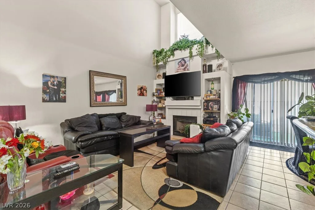 5267 Sunny Beach, Las Vegas, NV 89118