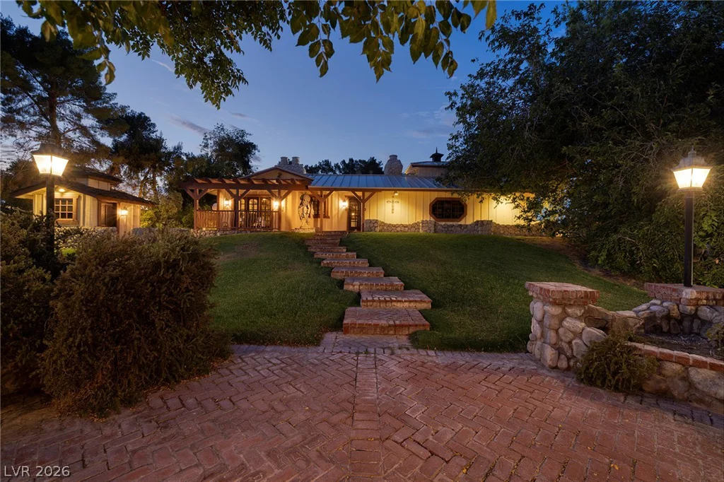 8213 Rancho Destino, Las Vegas, NV 89123