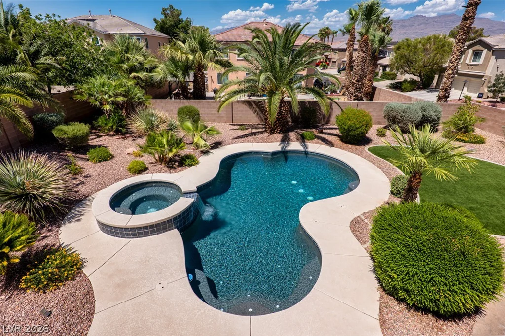 8106 Bear Clan, Las Vegas, NV 89131