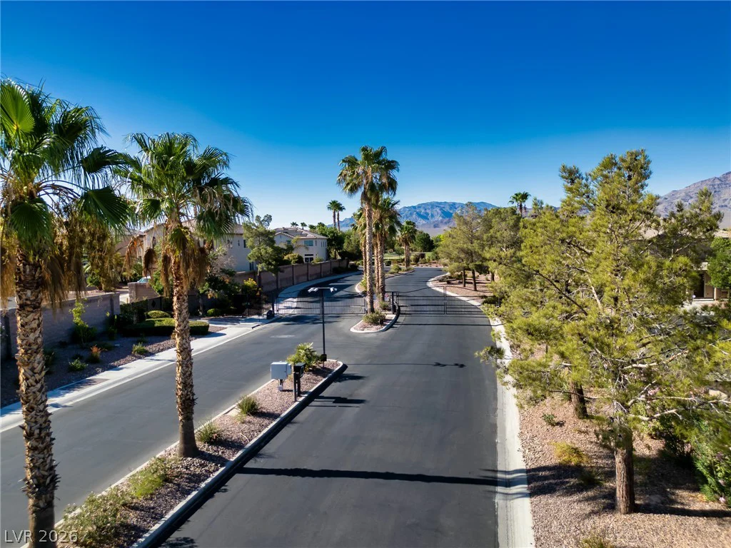 8106 Bear Clan, Las Vegas, NV 89131