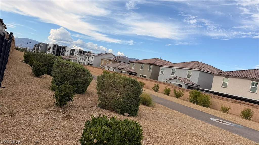 6812 Vacarez, Las Vegas, NV 89149