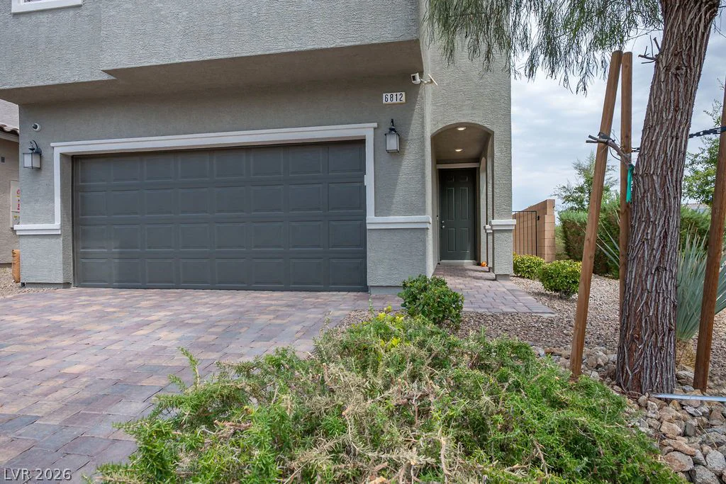 6812 Vacarez, Las Vegas, NV 89149