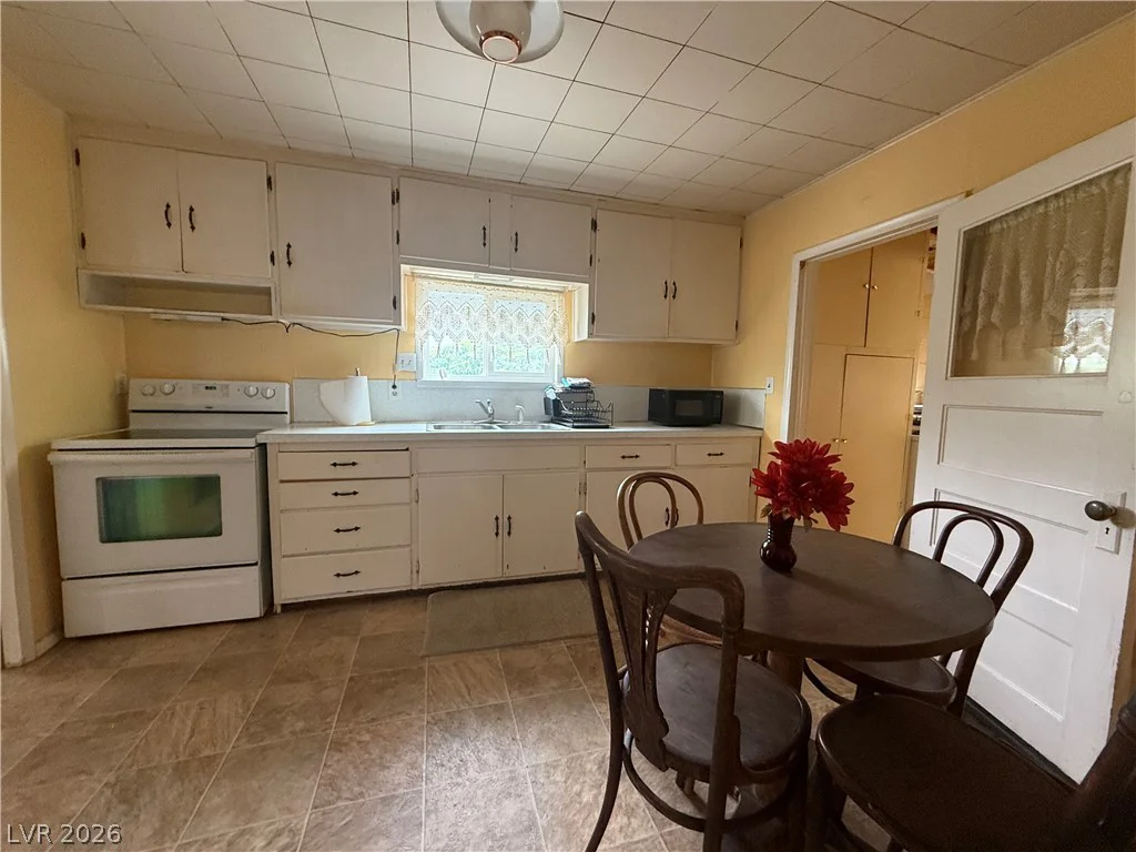 825 Canyon Street, Ely, NV 89301