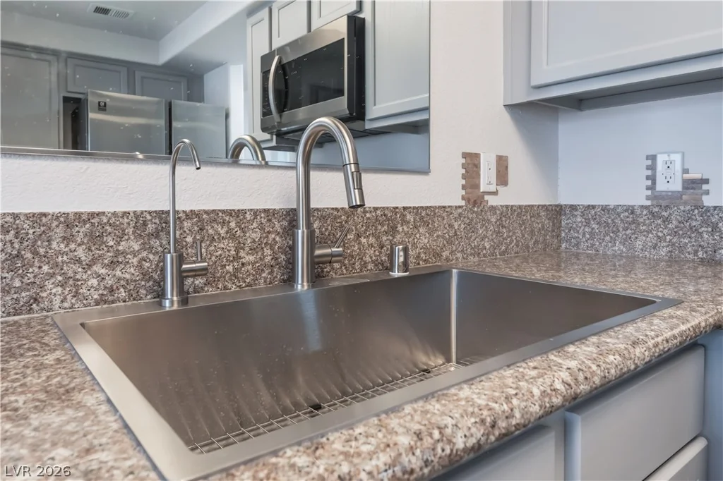 8432 Running Deer, Las Vegas, NV 89145