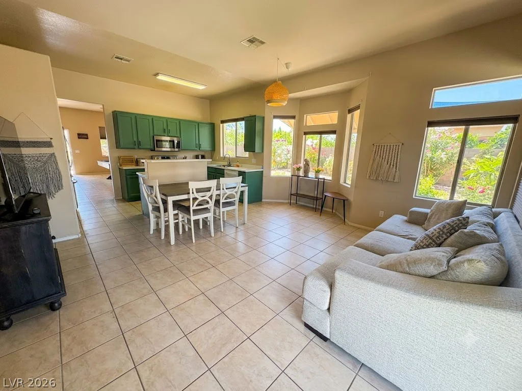 2112 Panther, North Las Vegas, NV 89031