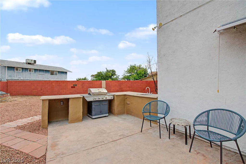 6912 Vivian, Las Vegas, NV 89145