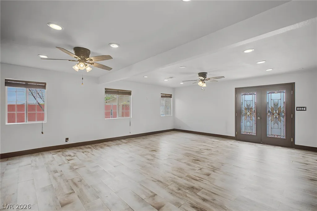 6912 Vivian, Las Vegas, NV 89145