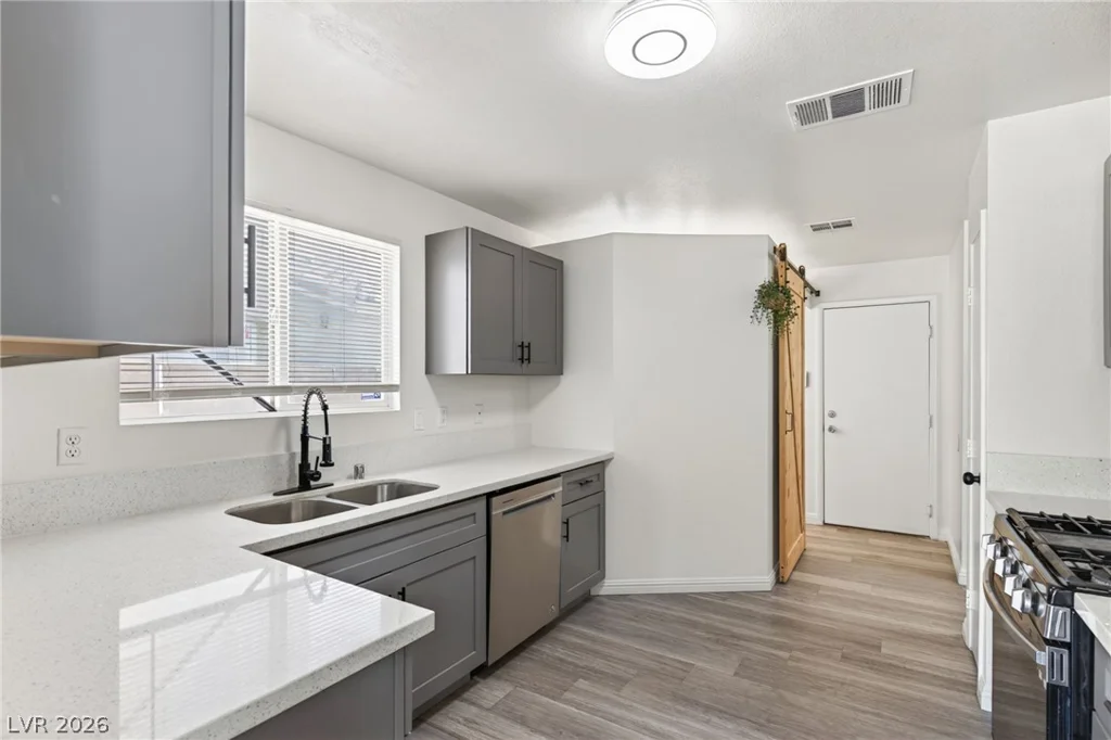 4215 Dobson, Las Vegas, NV 89115
