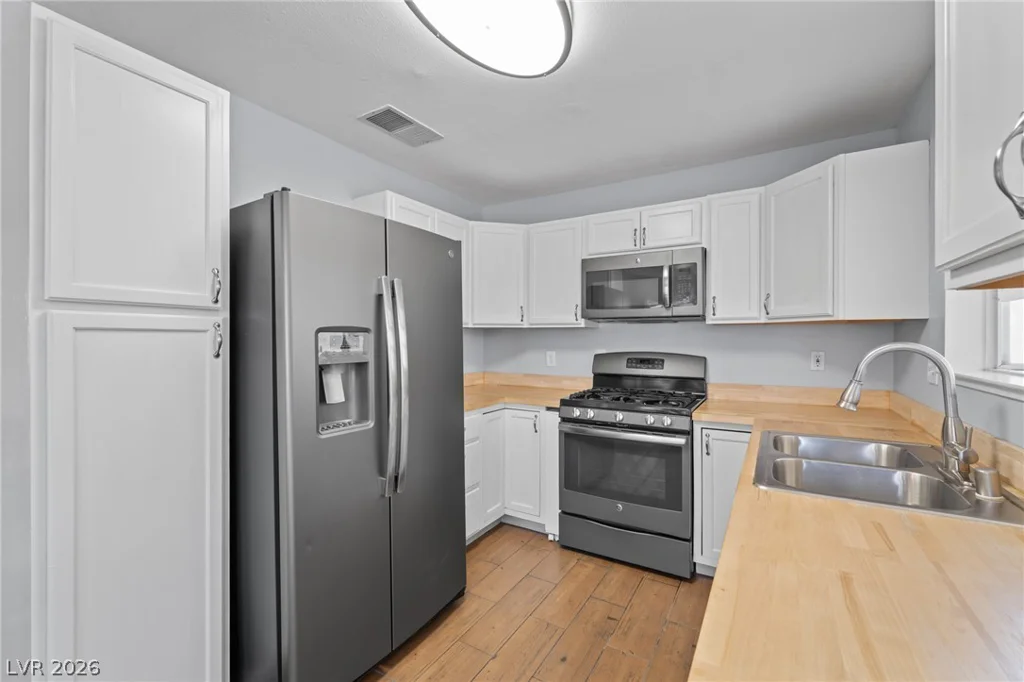 7155 Carey, Las Vegas, NV 89156