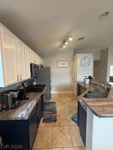 7057 Flowering Willow, Las Vegas, NV 89148