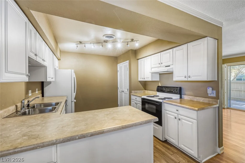 3173 Pinehurst, Las Vegas, NV 89109