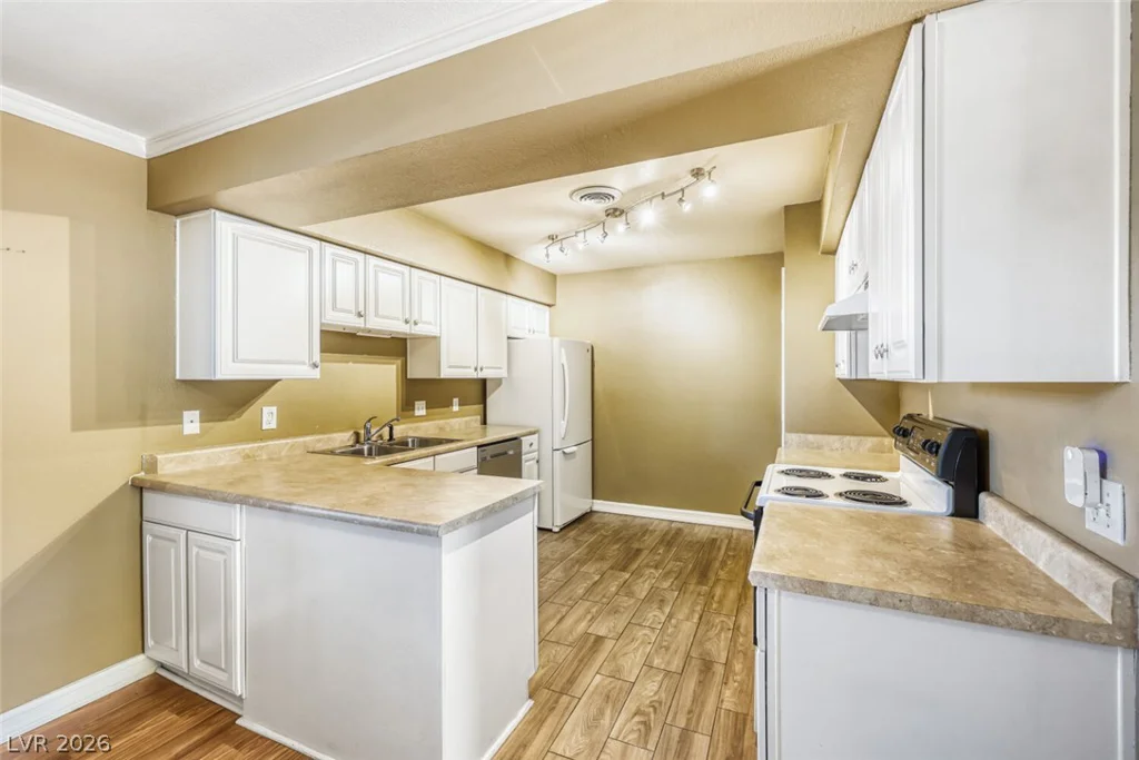 3173 Pinehurst, Las Vegas, NV 89109